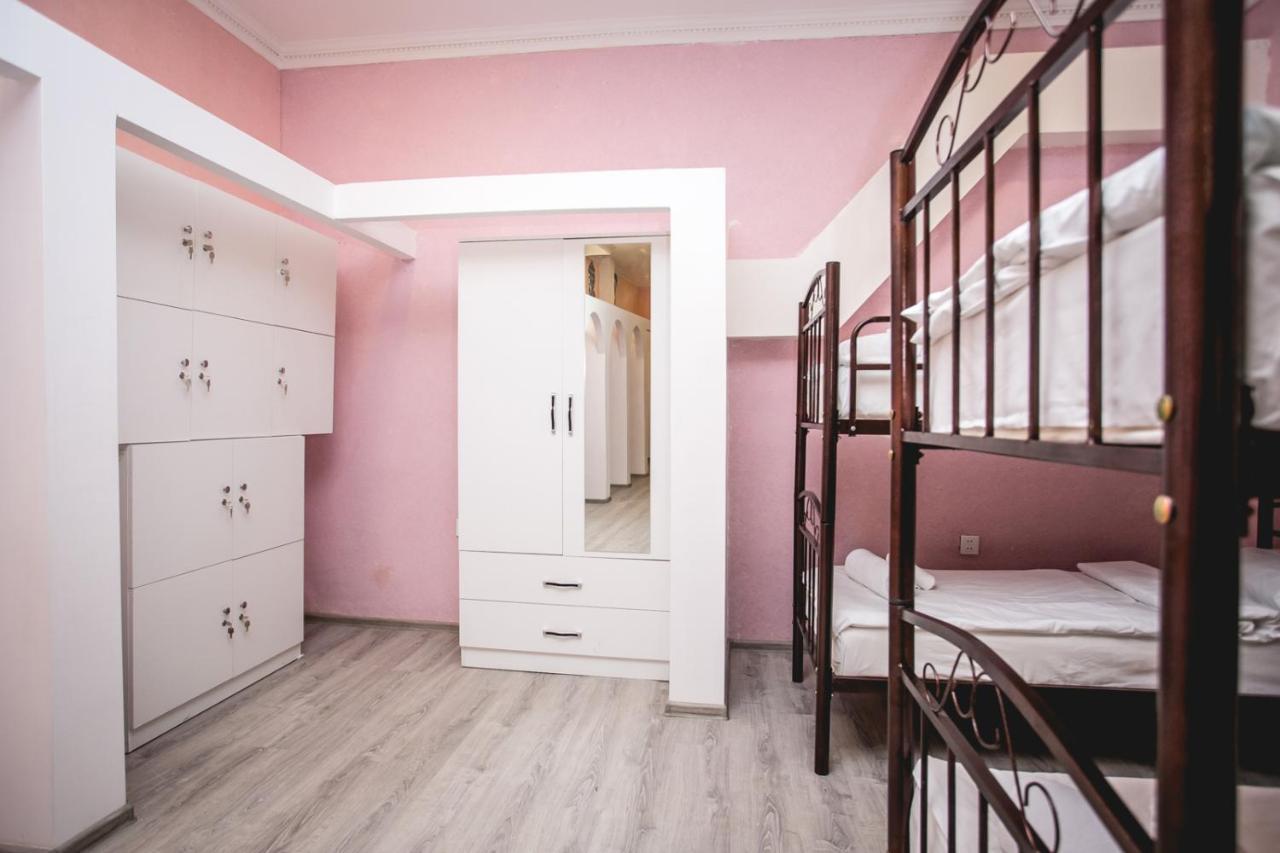 Sherlock Holmes Hostel Baku Eksteriør billede