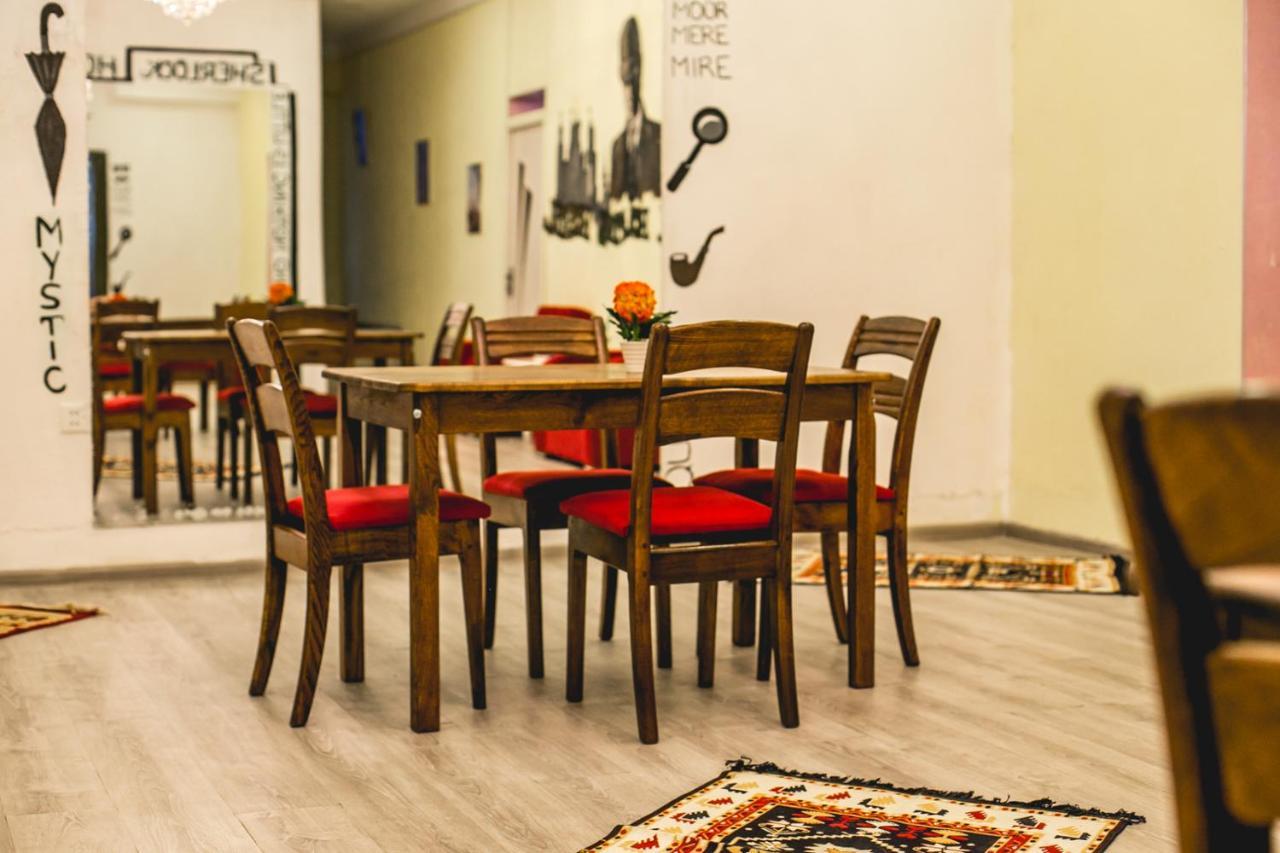 Sherlock Holmes Hostel Baku Eksteriør billede