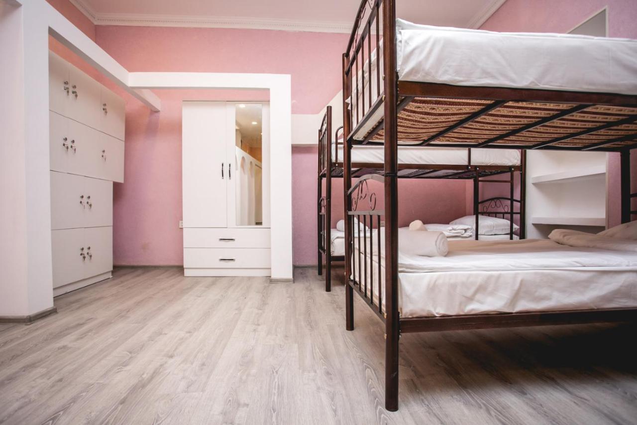 Sherlock Holmes Hostel Baku Eksteriør billede