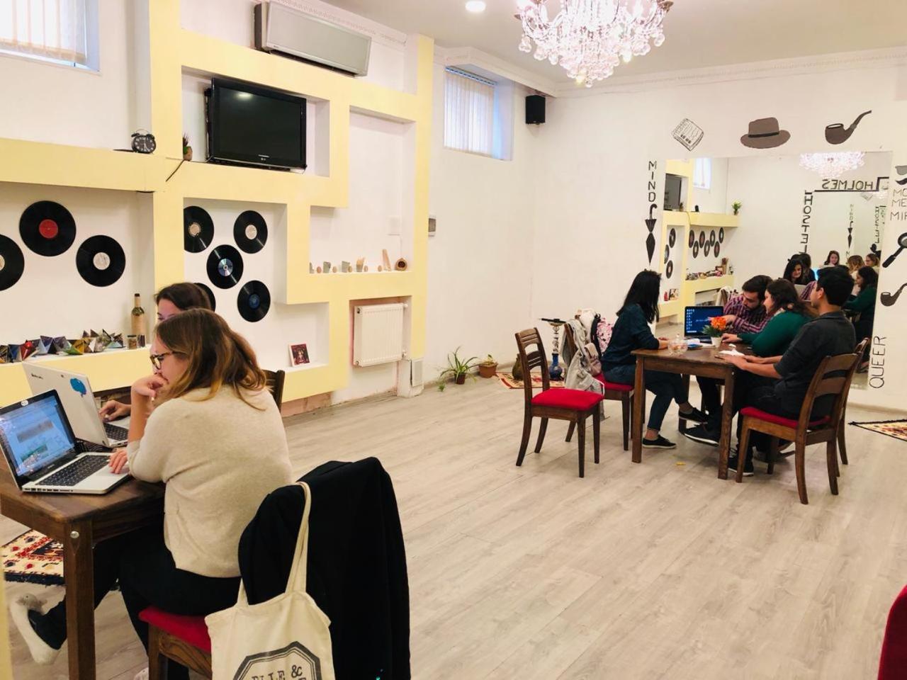 Sherlock Holmes Hostel Baku Eksteriør billede